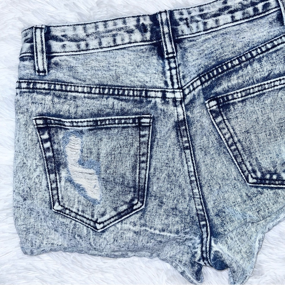 FOREVER 21 Acid Wash Distressed Serape Stripes Blue Denim Jean Shorts 26 - Picture 7 of 10